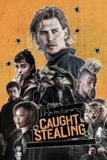 Nonton film Caught Stealing (2025) terbaru